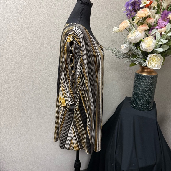 Cato 26/28W Black Gold Stripe Tunic Top w/ Crisscross Neck & Button Sleeves - Picture 4 of 9